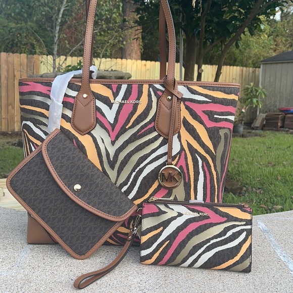 Michael kors purse & wallet set - Picture 2 of 14